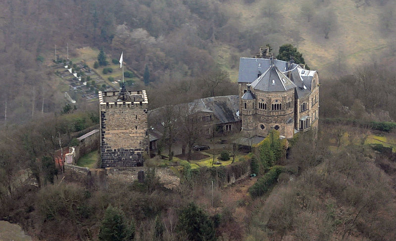 Klik voor foto in apart venster 800px-burg_rheineck_luftbild_03.jpg