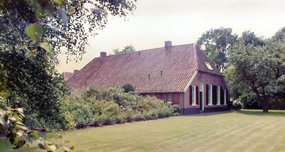 Klik voor foto in apart venster boerderij_de_scholte_langen_laren_1983.jpg