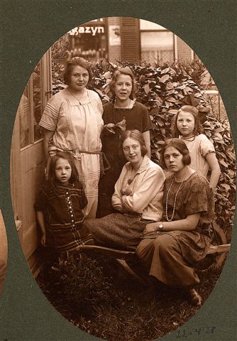 Klik voor foto in apart venster dochters_karssen_en_mar_1925.jpg
