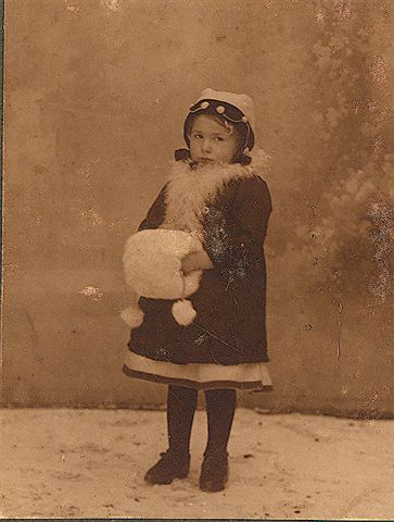 Klik voor foto in apart venster gerda_1917.jpg