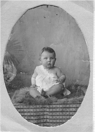 Klik voor foto in apart venster huibertjealsbaby.jpg