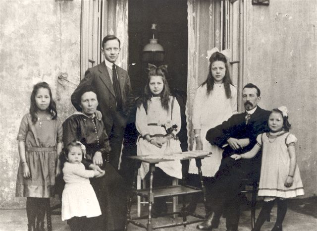 Klik voor foto in apart venster karssen_groep_1919.jpg
