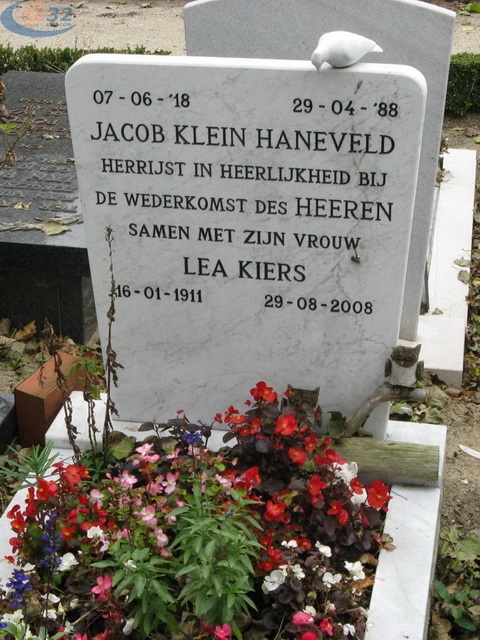 Klik voor foto in apart venster lea_kiers_1911-2008.jpg
