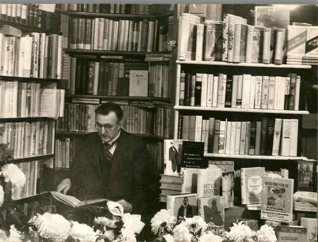Klik voor foto in apart venster opa_karssen_1939.jpg