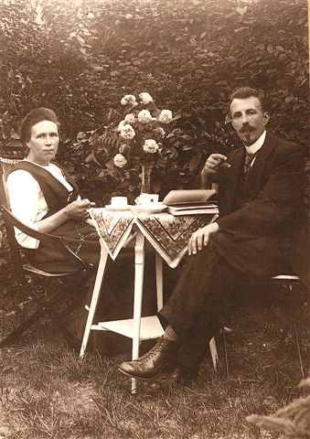 Klik voor foto in apart venster opa_oma_karssen_1902.jpg
