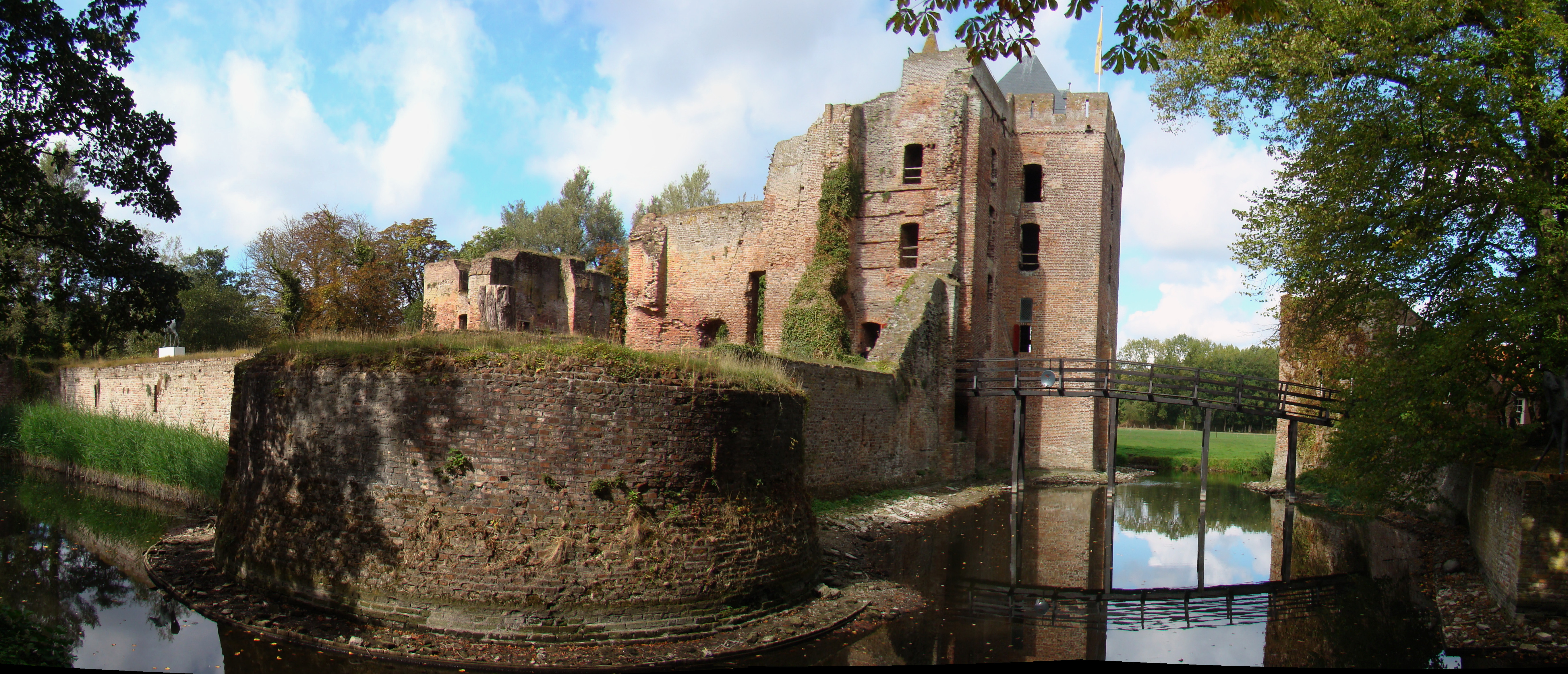 Klik voor foto in apart venster panorama_brederode.jpg